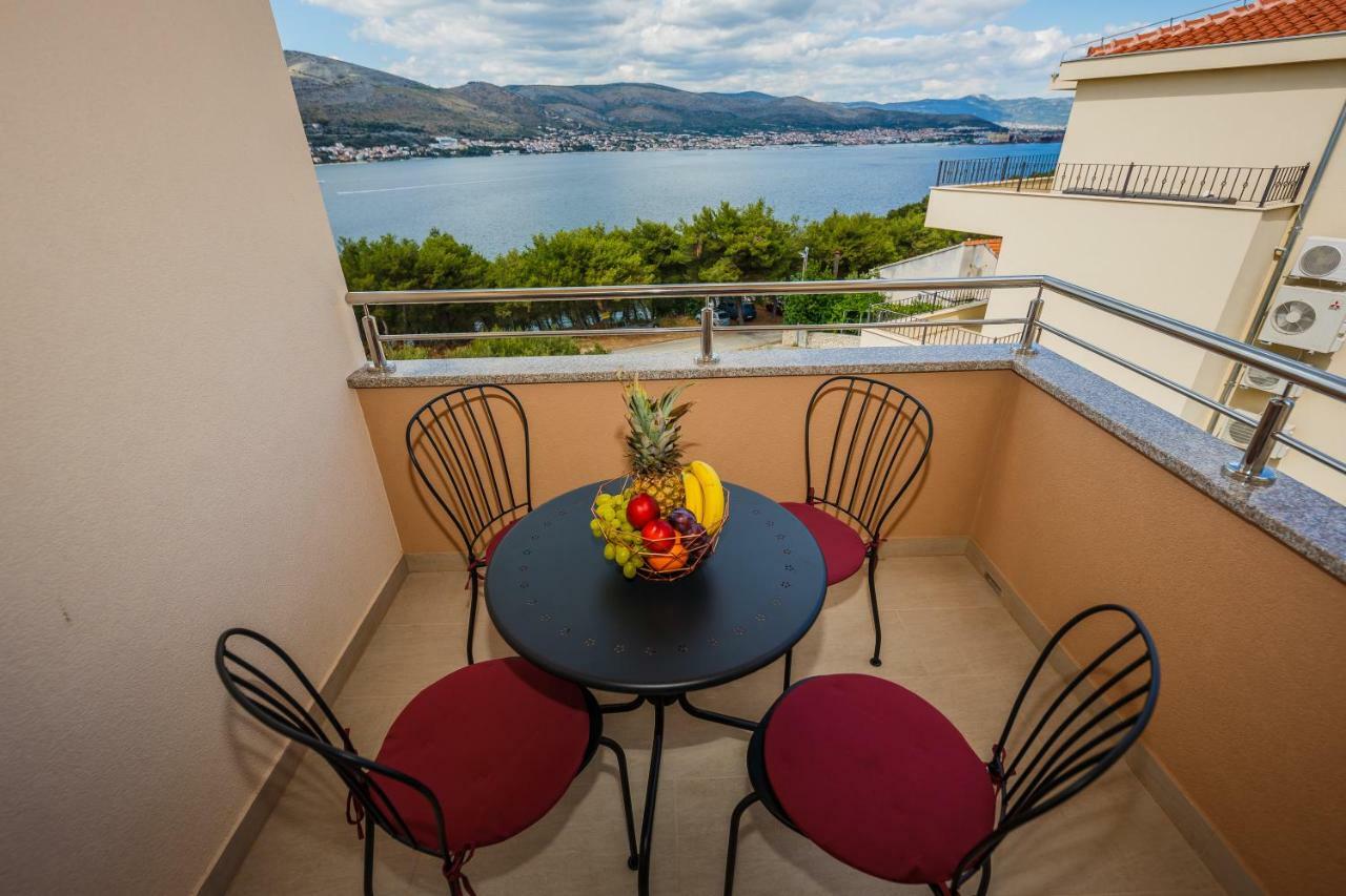 Apartments Mare Trogir Extérieur photo